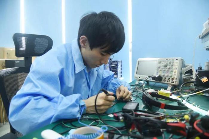 科技报国的青春答卷 90后“北京榜样”史晓刚的电子产品研发之路